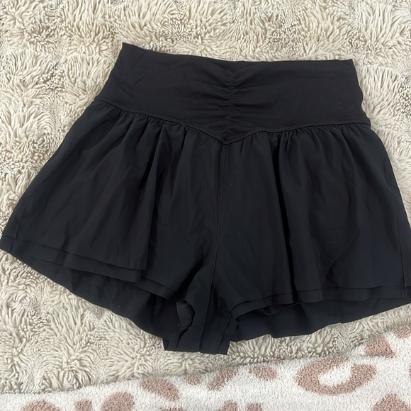 Aerie Offline Real Me Ruched Flowy Short Black - Picture 2 of 7